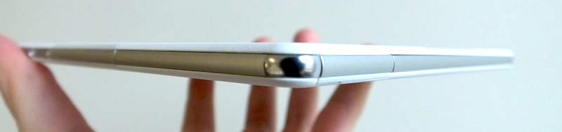 Illustration for article titled Sony Xperia Z3 Tablet Compact: So Light You'll Forget You're Holding It
